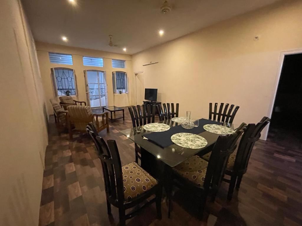 Visitors Lounge By Mmg - 2&3bhk Furnished - Rd 12 Banjara Hills Apartment