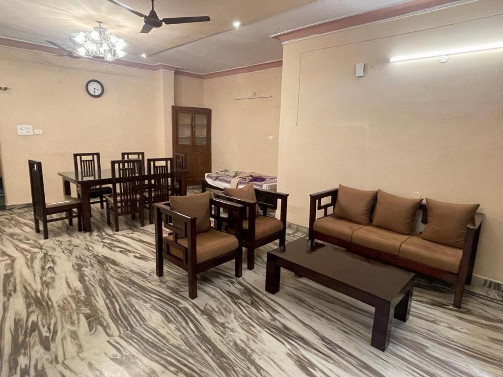 Apartment Visitors Lounge By Mmg - 2&3bhk Furnished - Rd 12 Banjara Hills