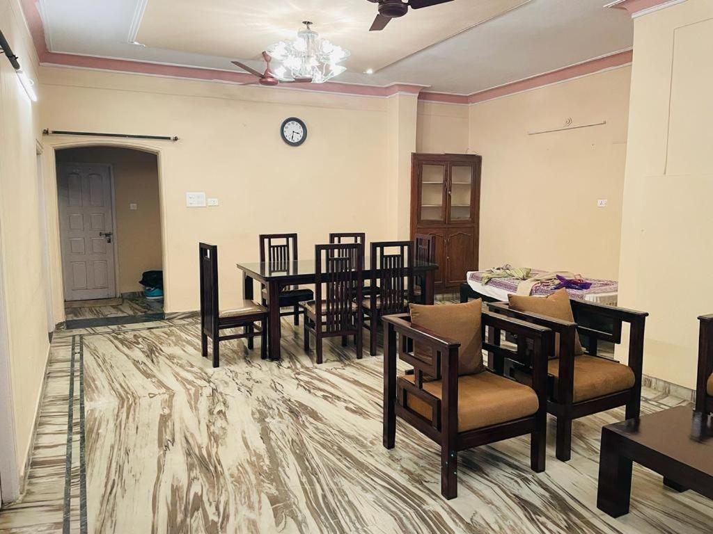 Apartment Visitors Lounge By Mmg - 2&3bhk Furnished - Rd 12 Banjara Hills *