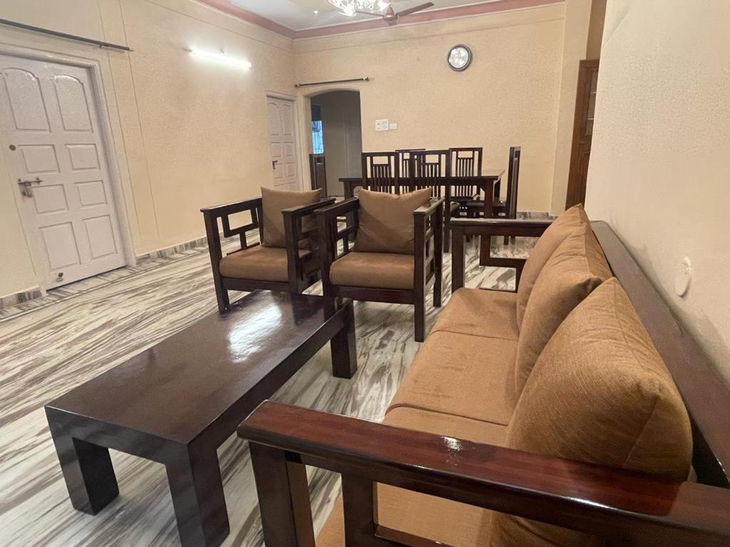 Visitors Lounge By Mmg - 2&3bhk Furnished - Rd 12 Banjara Hills * Hyderabad
