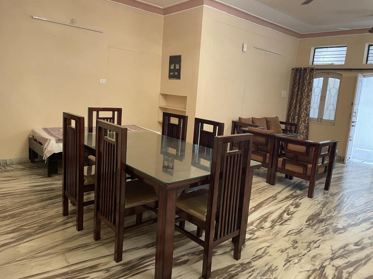 Visitors Lounge By Mmg - 2&3bhk Furnished - Rd 12 Banjara Hills *