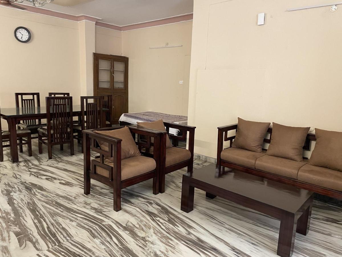 Visitors Lounge By Mmg - 2&3bhk Furnished - Rd 12 Banjara Hills * Hyderabad
